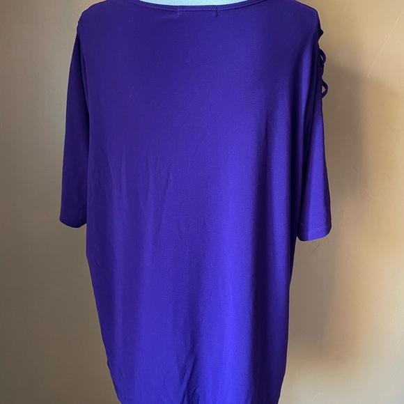 89th & Madison Purple Tunic Top (Size 1X) with Crisscross Design Along Sleeves - Picture 6 of 7